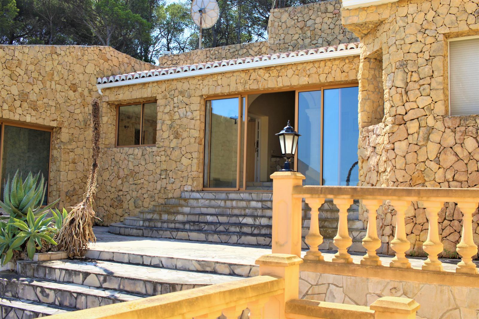 INCREDIBLE Villa von 1000 m2 Baumit herrlichem Meerblick in Javea.