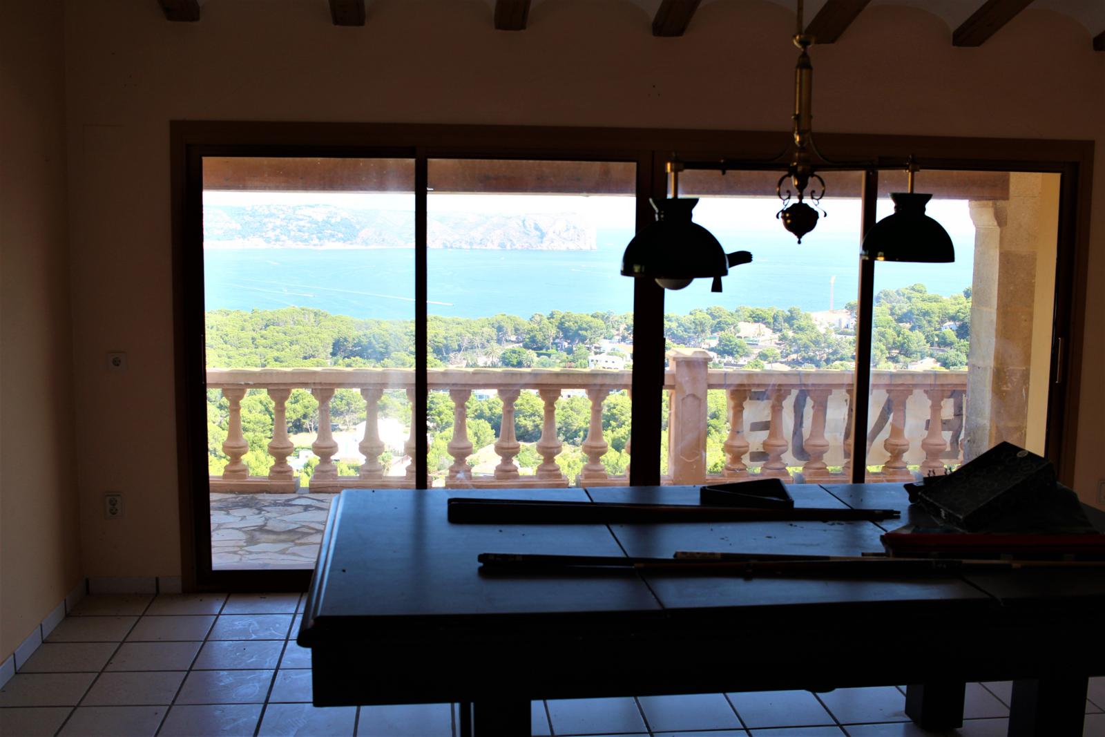 INCREIBLE Chalet de 1000 m2 de construcción con bonitas vistas al mar en Javea.